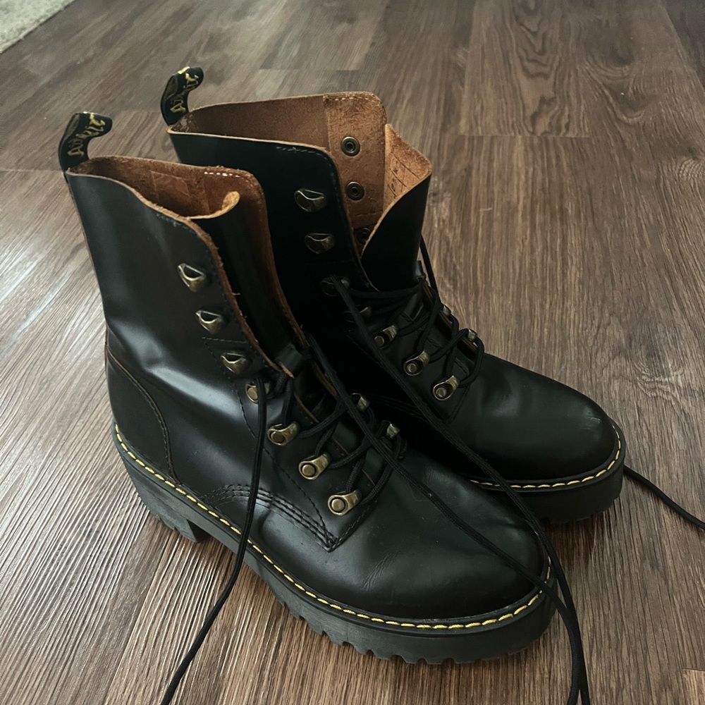 Dr Marten Leona boots